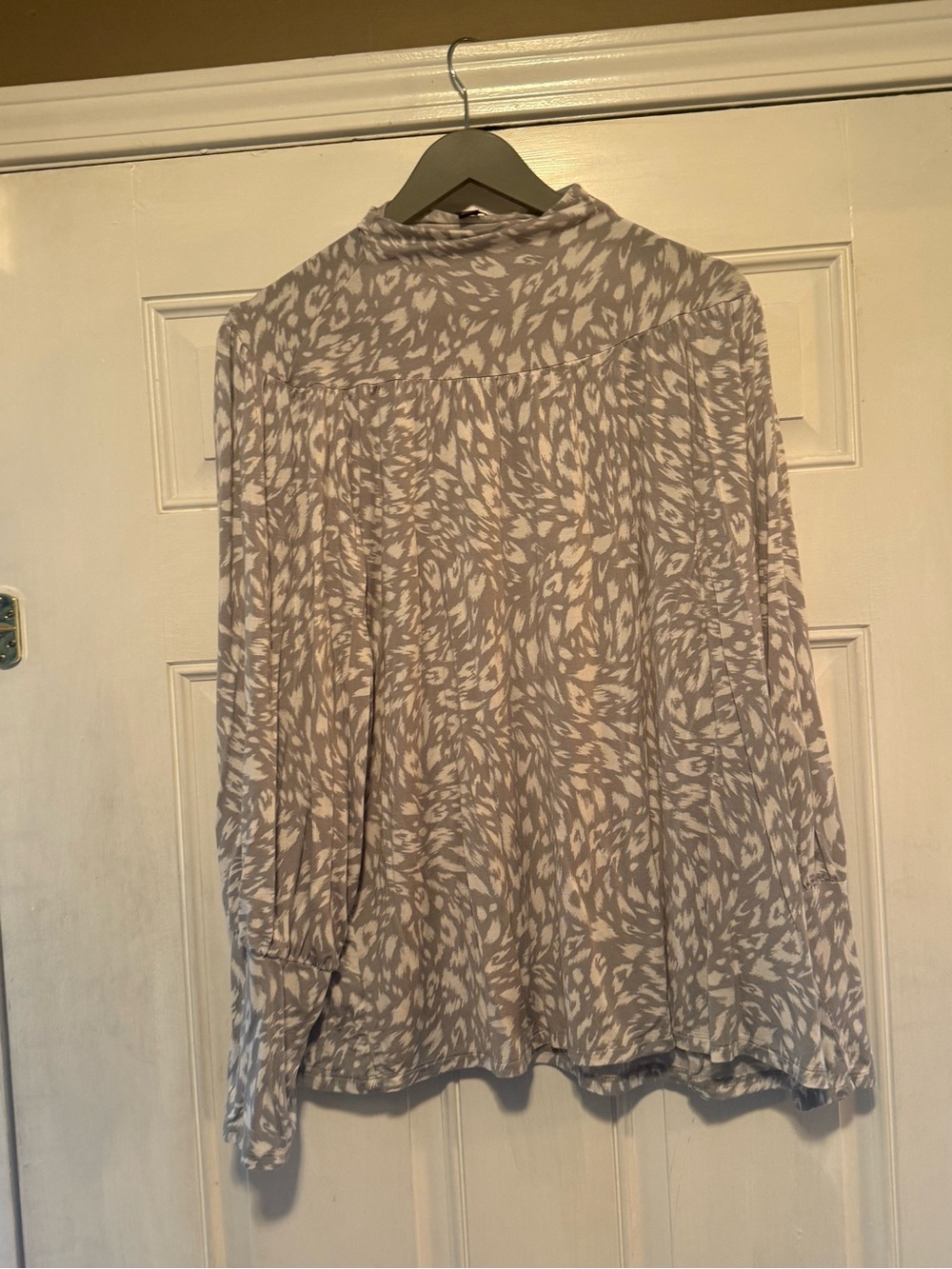 Ann Taylor Printed Long Sleeve Blouse - Light Gray & White
